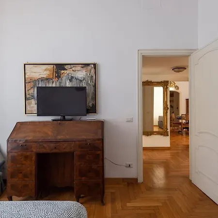 Giulia Luxury Two Bedroom شقة