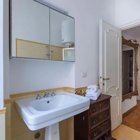 Giulia Luxury Two Bedroom ローマ