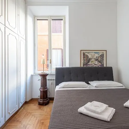 Giulia Luxury Two Bedroom Apartament *