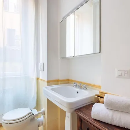 Giulia Luxury Two Bedroom Apartament